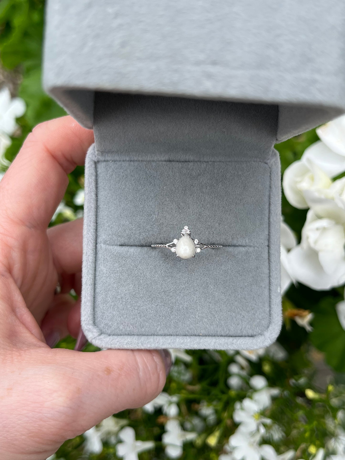 The Elegance Ring - Size R