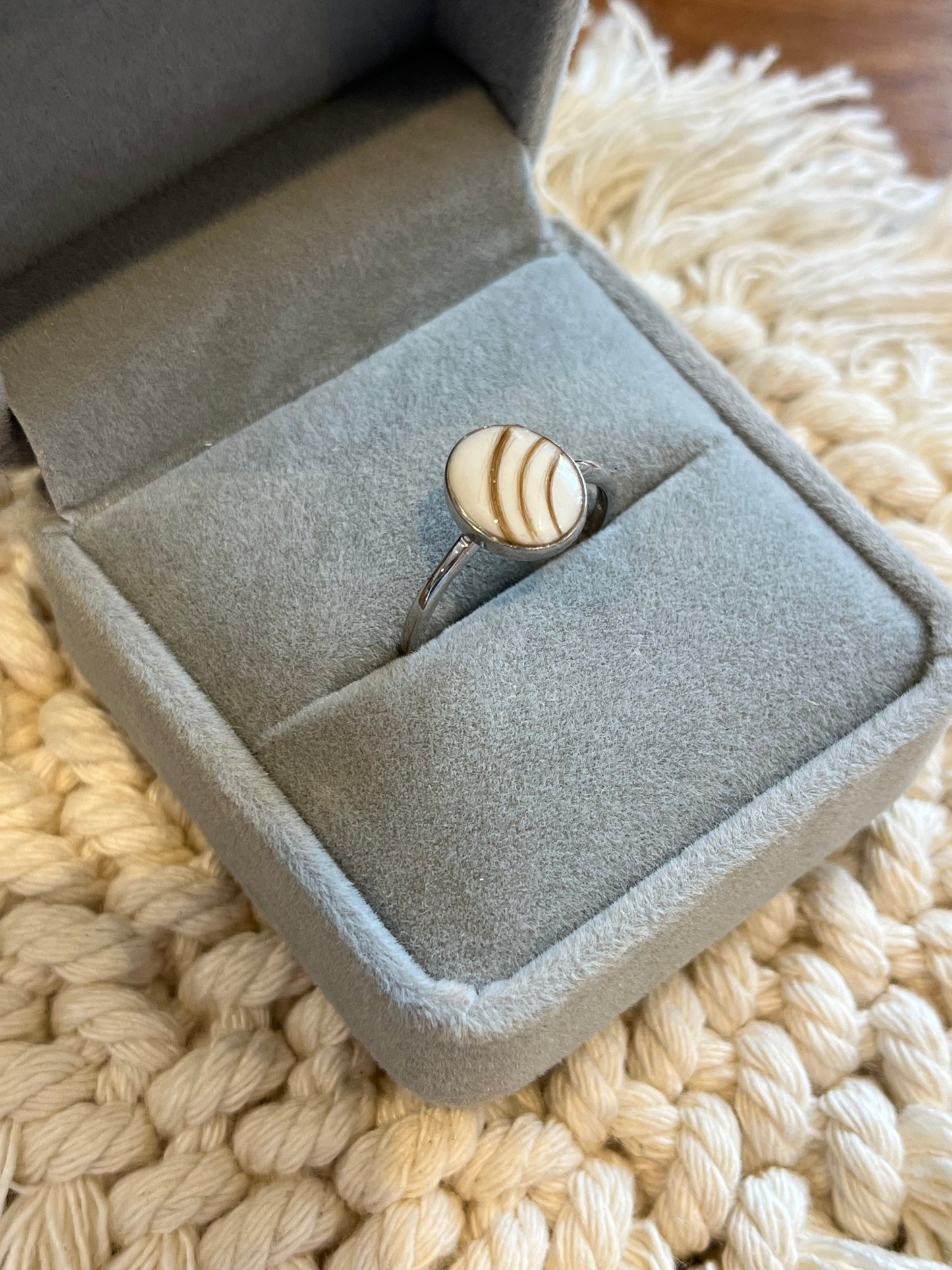 The Simple Oval Ring