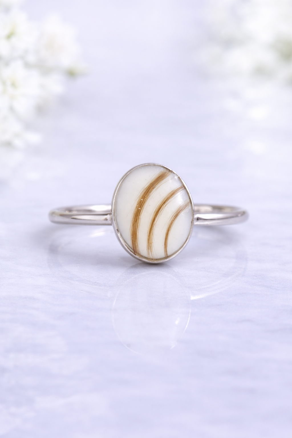 The Simple Oval Ring
