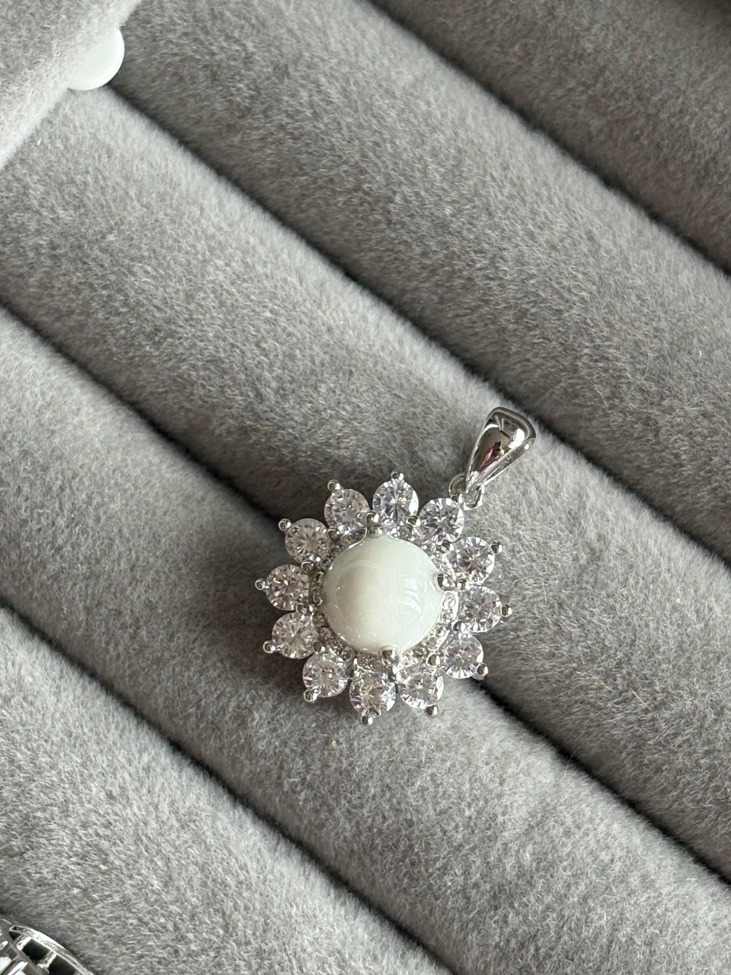 Crown Round Necklace
