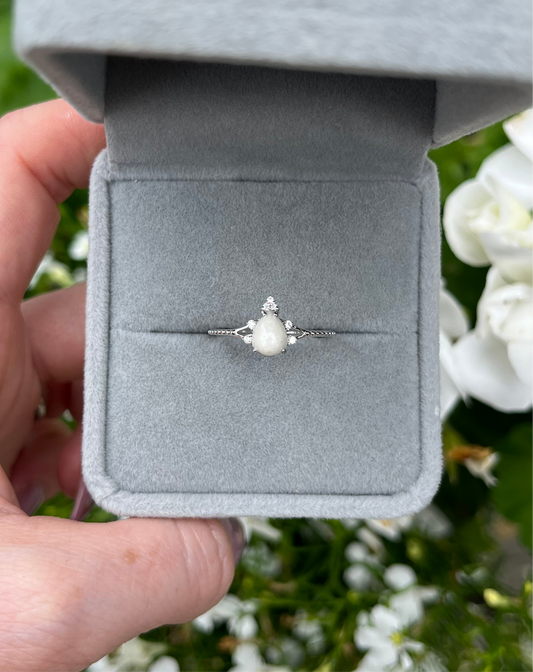 The Elegance Ring - Size R