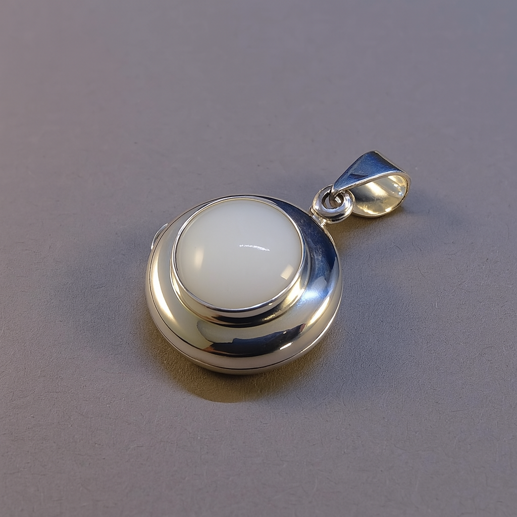 Silver Round Keepsake Locket