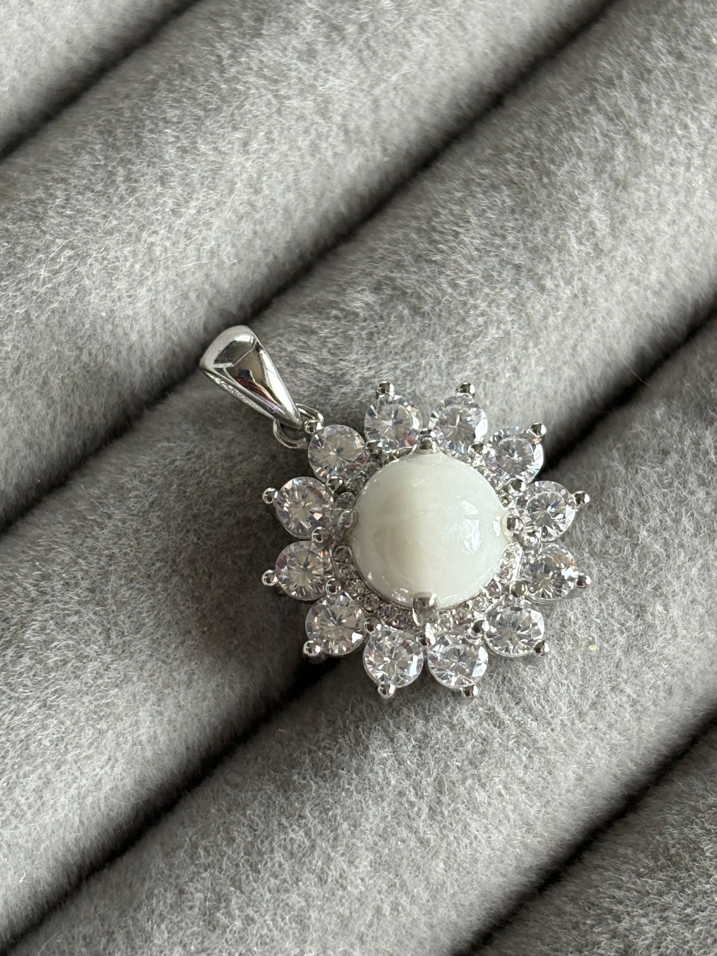 Crown Round Necklace