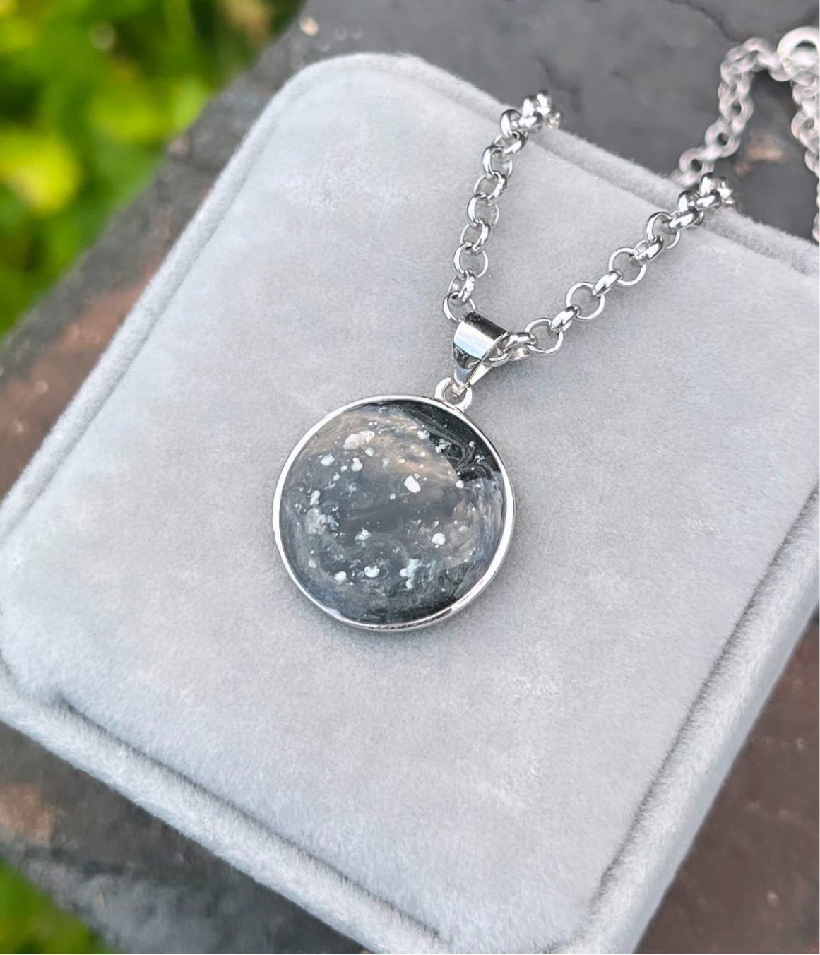 The Simple Round Necklace