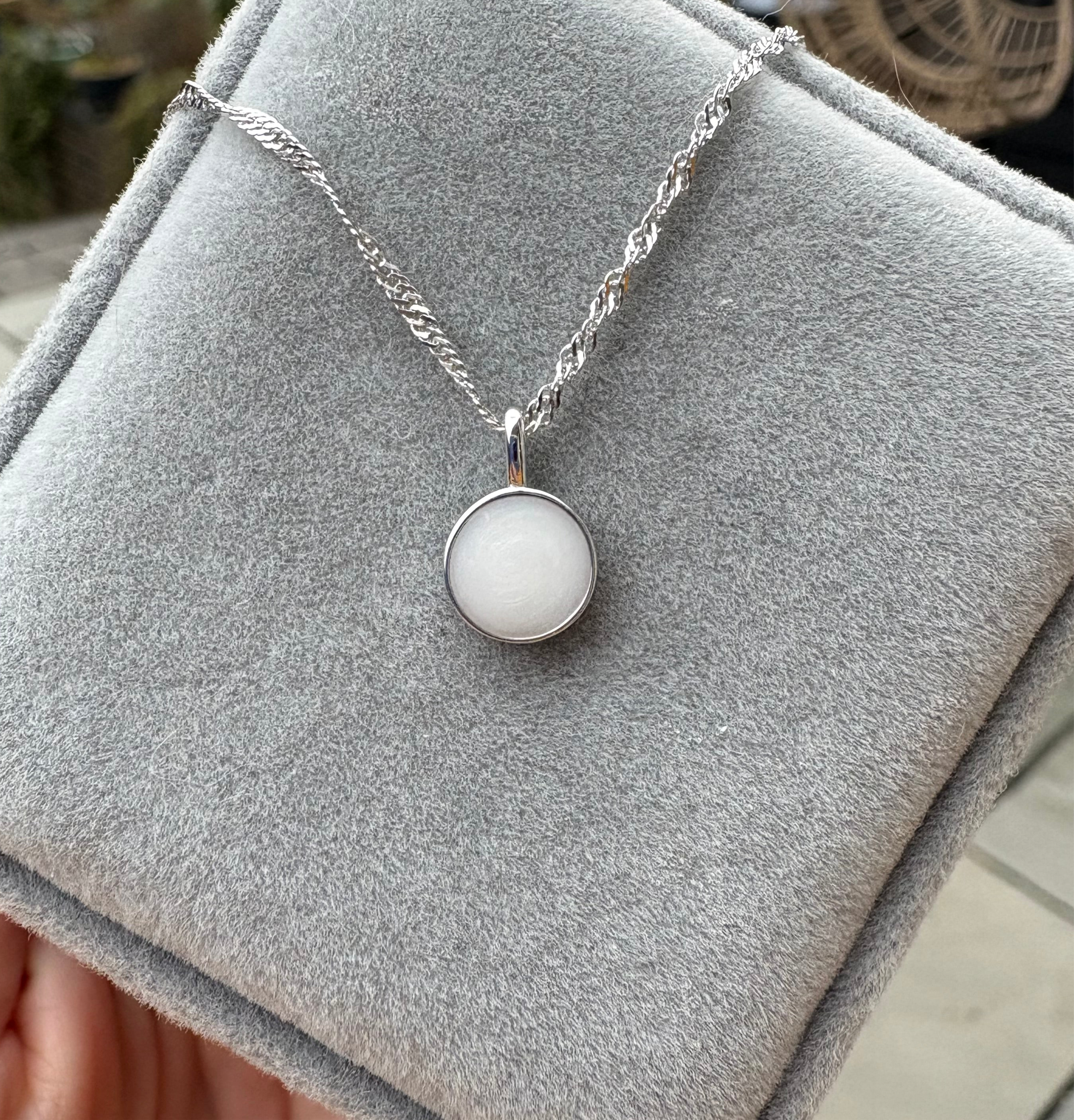 The Simple Round Necklace