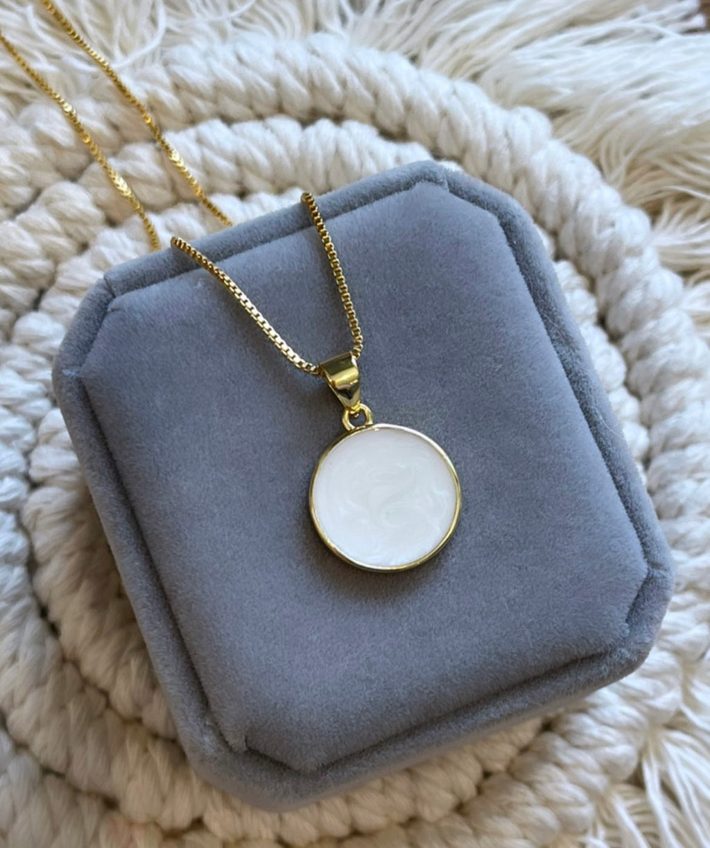 The Simple Round Necklace