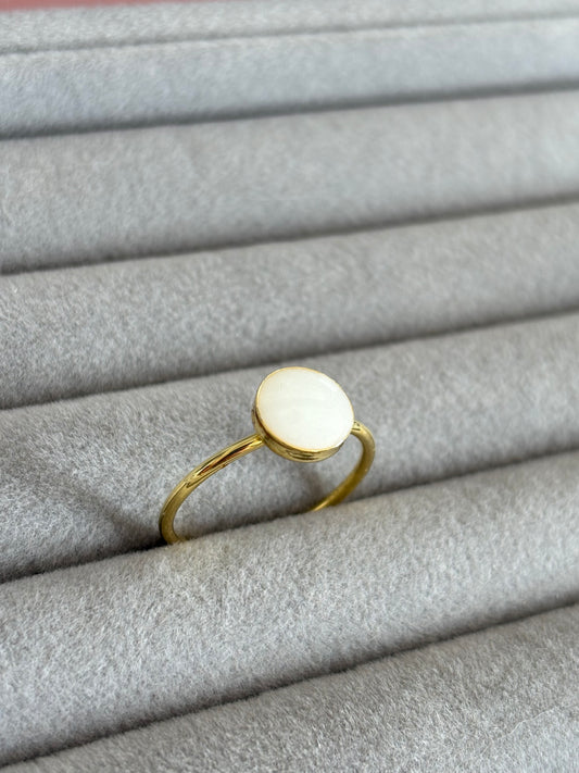 The Dainty Round Ring