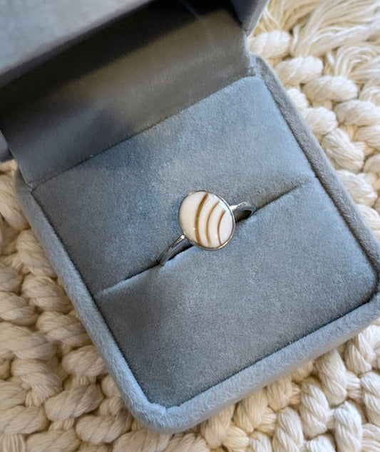 The Simple Oval Ring